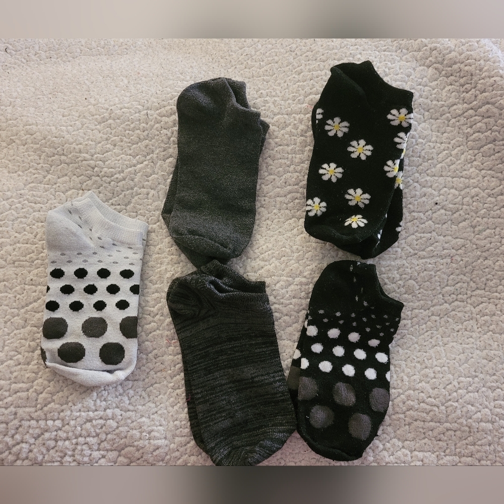 Assorted Women''s Ankle Socks - Black, Gray, White